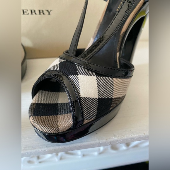 Burberry signature platforms. - Picture 6 of 12